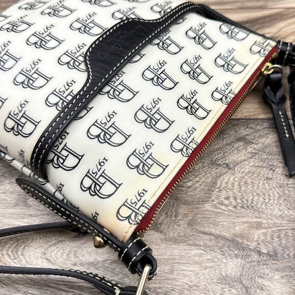 Dooney & Bourke Logo Crossbody Bag Purse White Black Leather Trim Strap - Picture 4 of 14